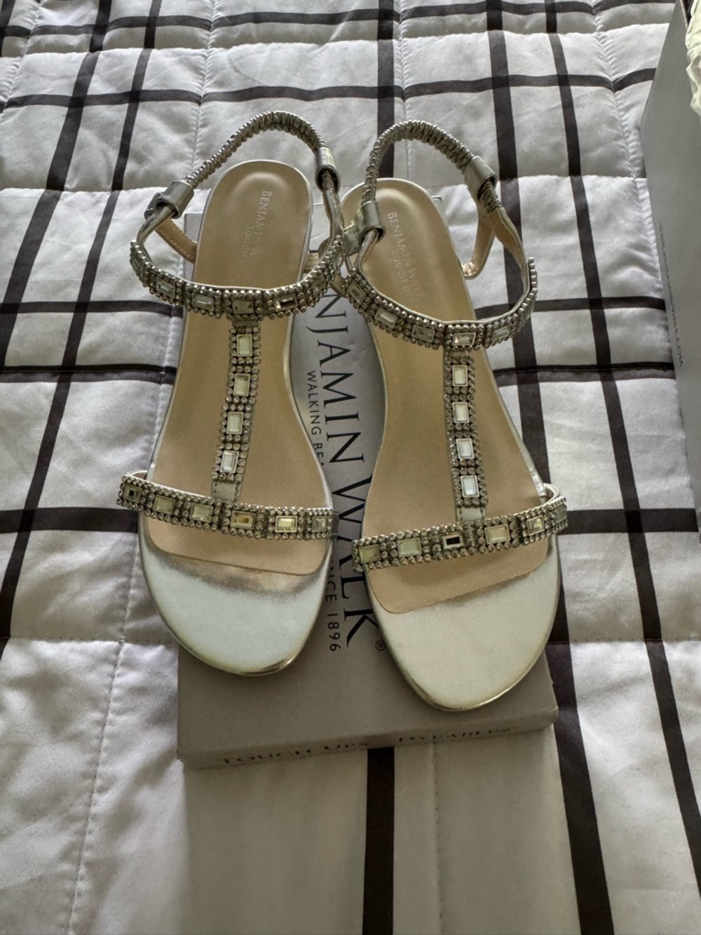 New Benjamin Walk Metallic Silver Jeweled T-Strap Sandals, size 8.5